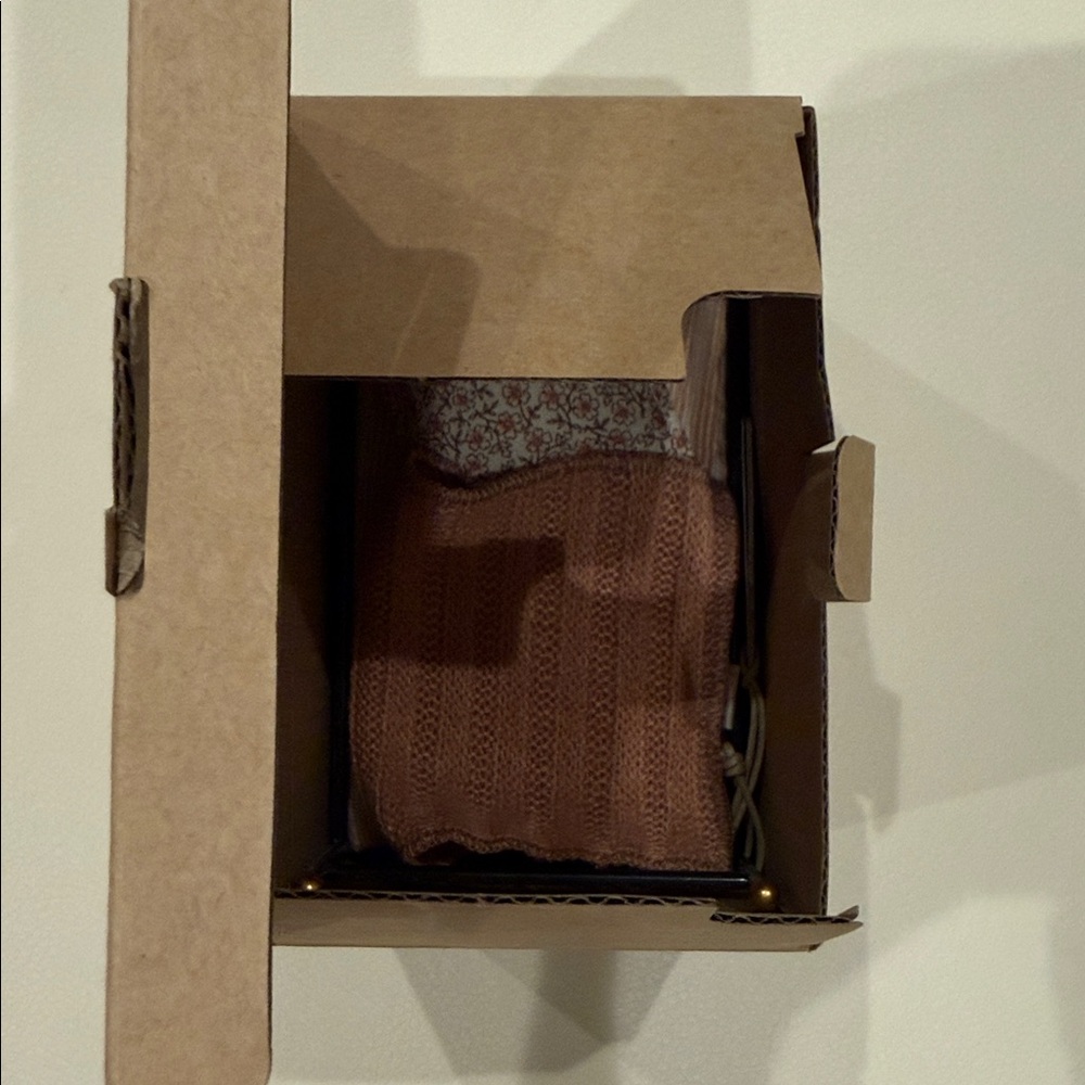 Maileg Vintage Bed, Mouse (Anthracite) - Picture 2 of 2